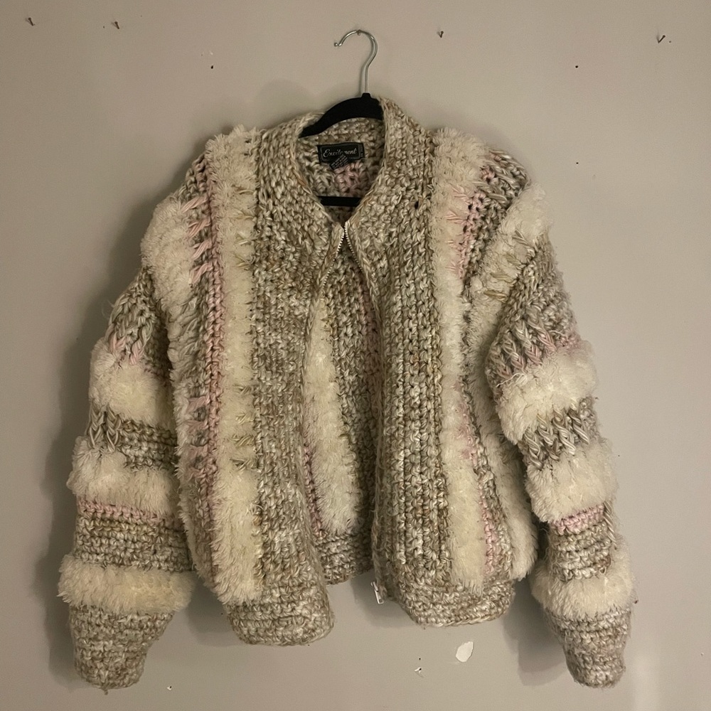 Excitement Vintage Knitted Zip Up Jacket With Pink Accents